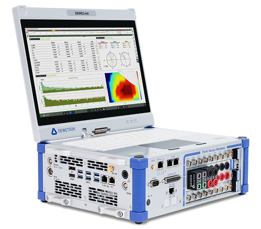 DEWETRON DEWE3-A4 dengan display terbuka, keyboard, touchpad, dan empat slot modul TRION