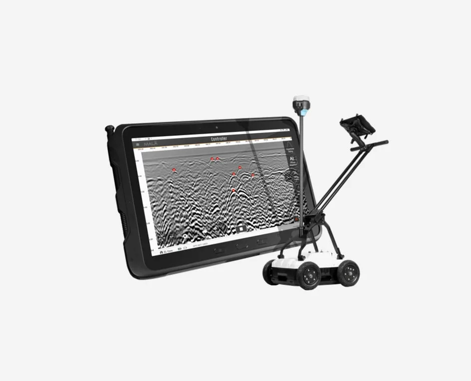 MALÅ Easy Locator Core GPR dengan cart dan tablet yang menampilkan radargram utilitas
