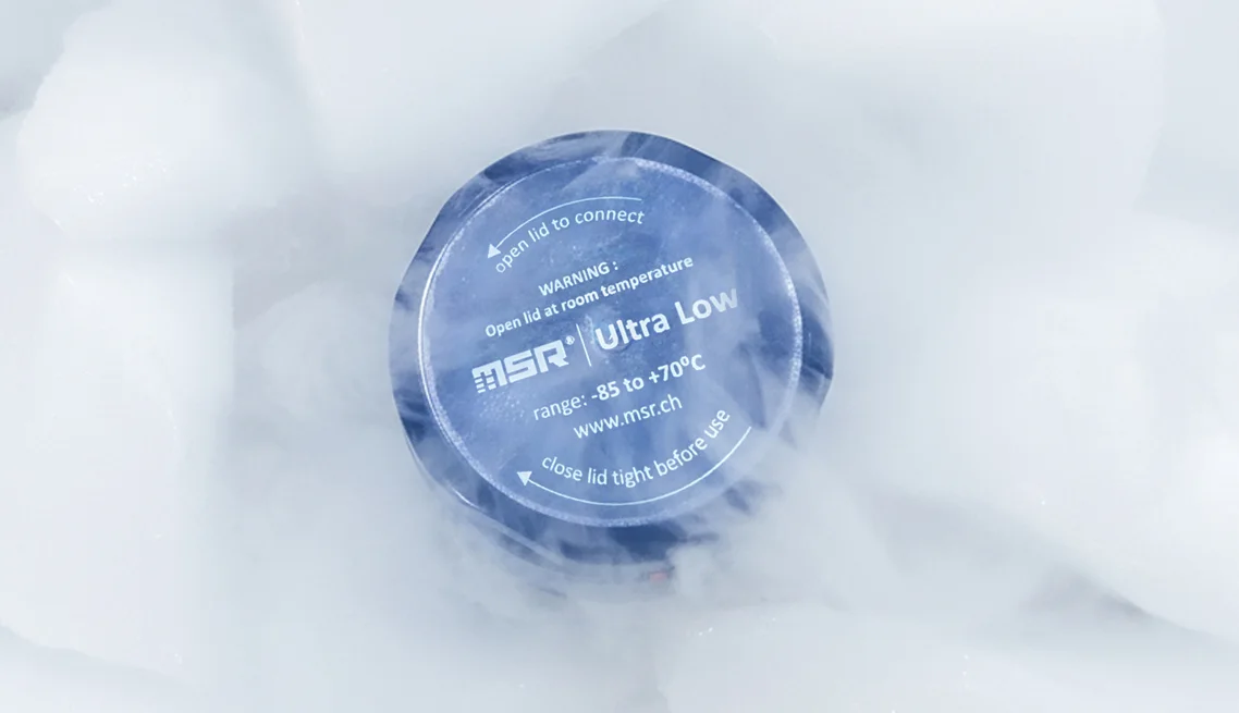 MSR85 dry ice temperature data logger ditempatkan di antara dry ice