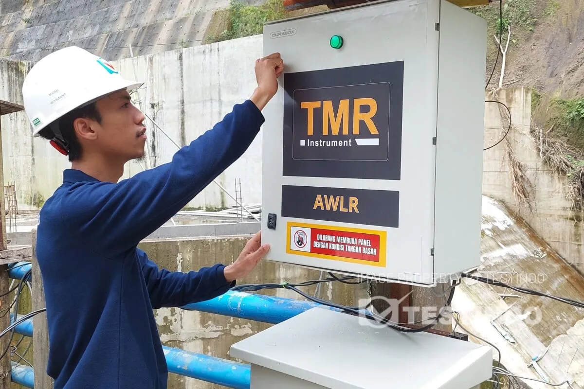 Panel AWLR digunakan sebagai bagian dari pemantauan tinggi muka air.