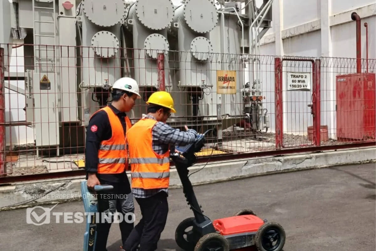 Tim Testindo melaksanakan survei Georadar utilitas bawah tanah di area PT PLN Grogol.