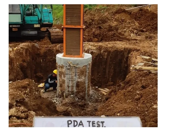 Persiapan kepala tiang untuk PDA atau High-Strain Dynamic Test.